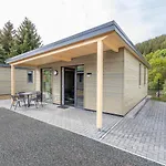Ruhige Bungalows Am Kronenburger See Mit Eigener Terrasse Semesterbostad