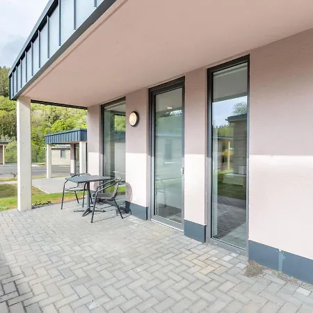 Ruhige Am Kronenburger Mit Eigener Terrasse Hallschlag